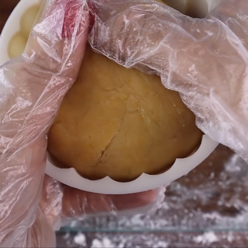 Bước 6 Đóng bánh Bánh Trung Thu mè đen trứng muối