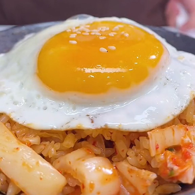 Bước 3 Thành phẩm Cơm rang kim chi (Công thức được chia sẻ từ TikTok Cách Nấu Ngon cùng Cách Nấu Ngon)