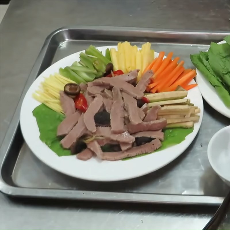 Bước 5 Thành phẩm Bò tái cuốn cải xanh