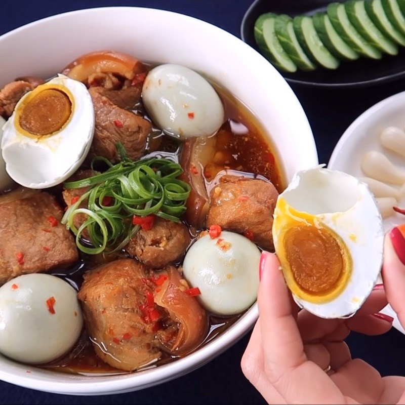 Bước 5 Thành phẩm Thịt kho trứng muối