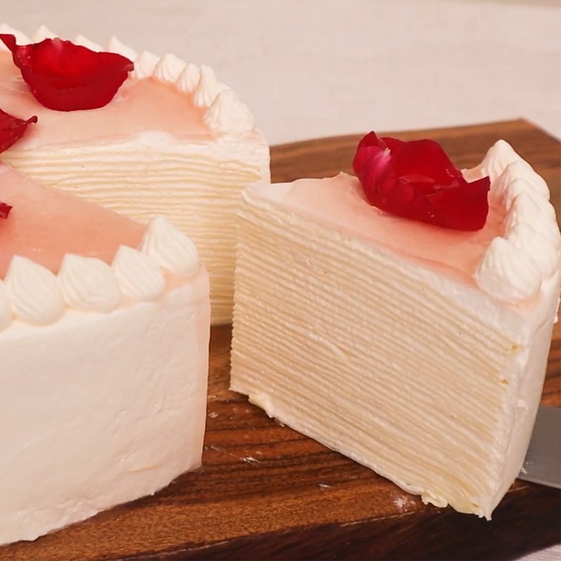 Bước 10 Thành phẩm Bánh crepe ngàn lớp hoa hồng