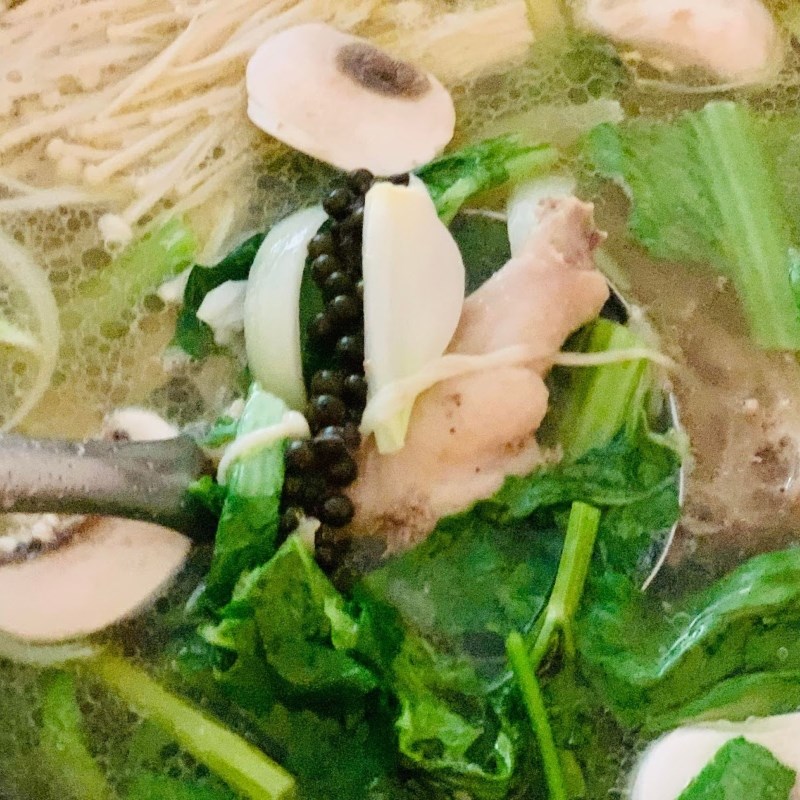 Bước 6 Thành phẩm Lẩu gà già nấu nấm tiêu xanh