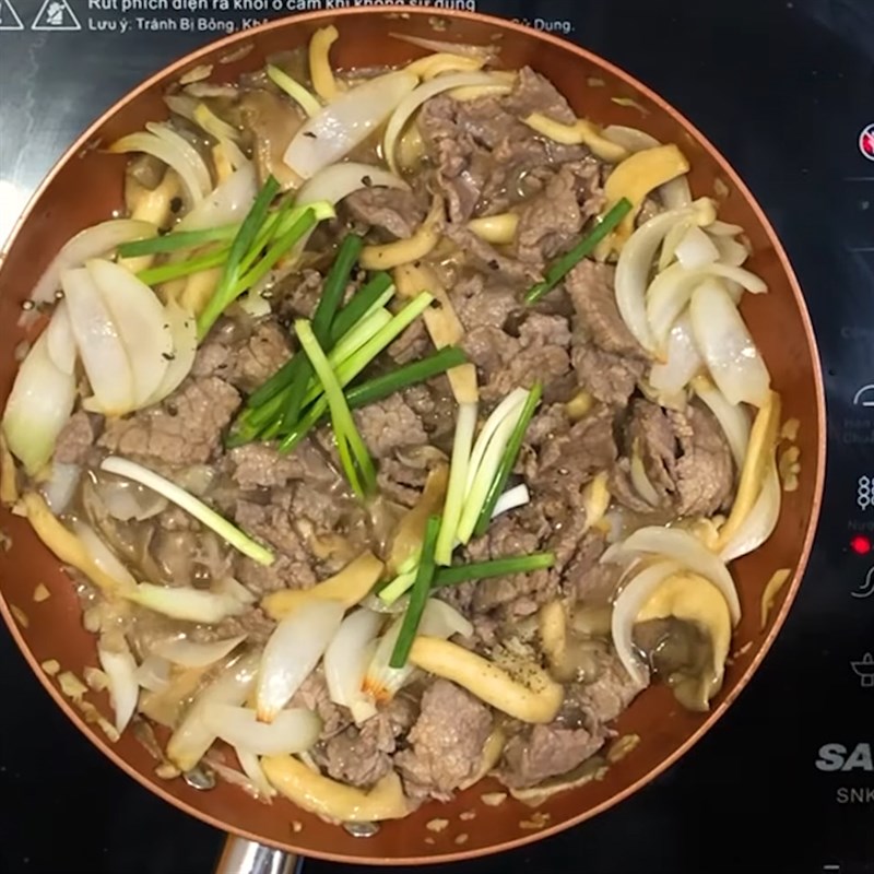 Bước 4 Làm bò xào nấm Thịt bò xào nấm bào ngư