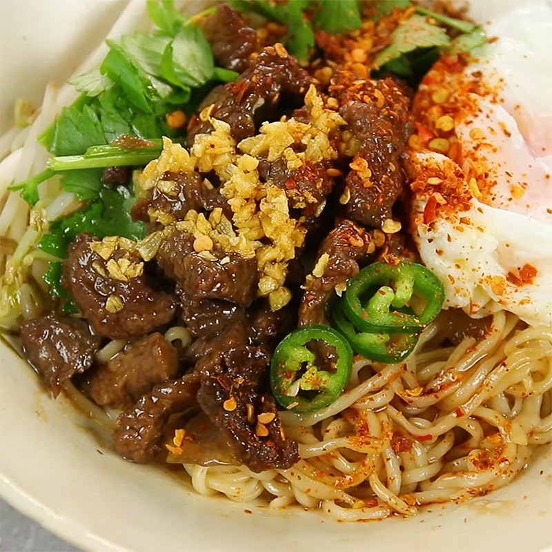 Bước 5 Thành phẩm Mì trộn thịt bò cay