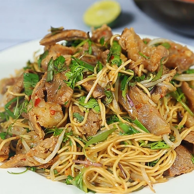Bước 4 Thành phẩm Mì trộn gân bò cay