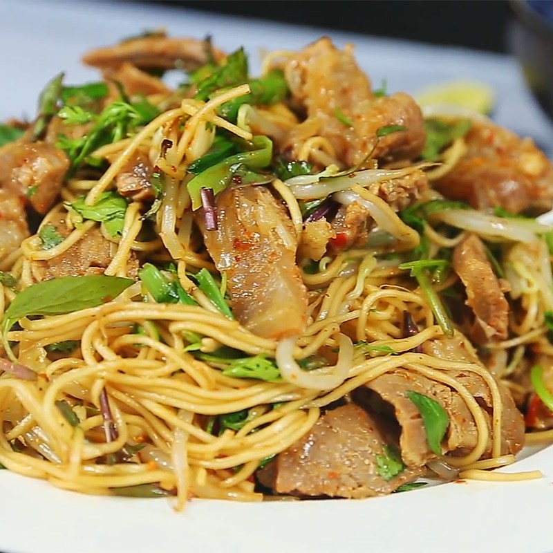 Bước 4 Thành phẩm Mì trộn gân bò cay
