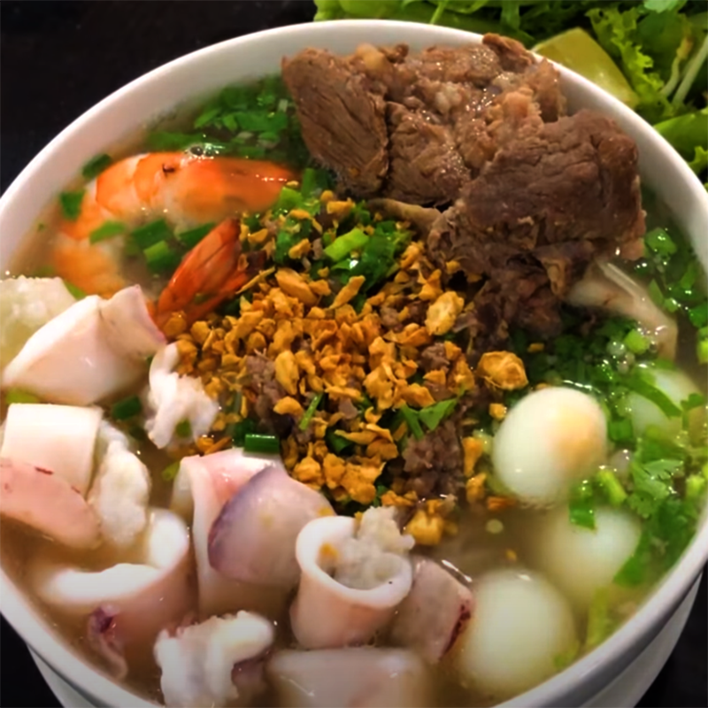 Bước 8 Thành phẩm Hủ tiếu mực tôm trứng cút