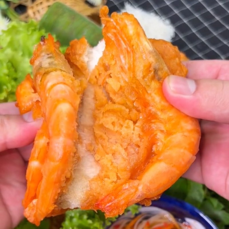 Bước 3 Thành phẩm Bánh mì tôm chiên (Công thức được chia sẻ từ Tiktok Cách Nấu Ngon cùng Cách Nấu Ngon)