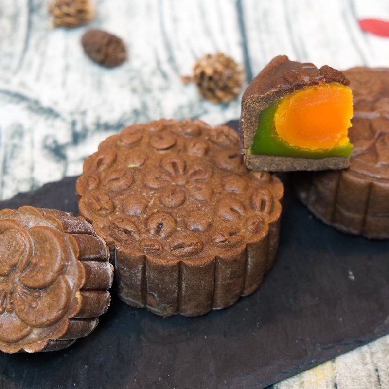 Bước 8 Thành phẩm Bánh Trung Thu socola nhân đậu xanh