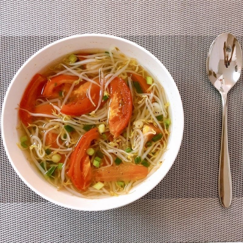 Bước 3 Thành phẩm Canh giá đỗ cà chua
