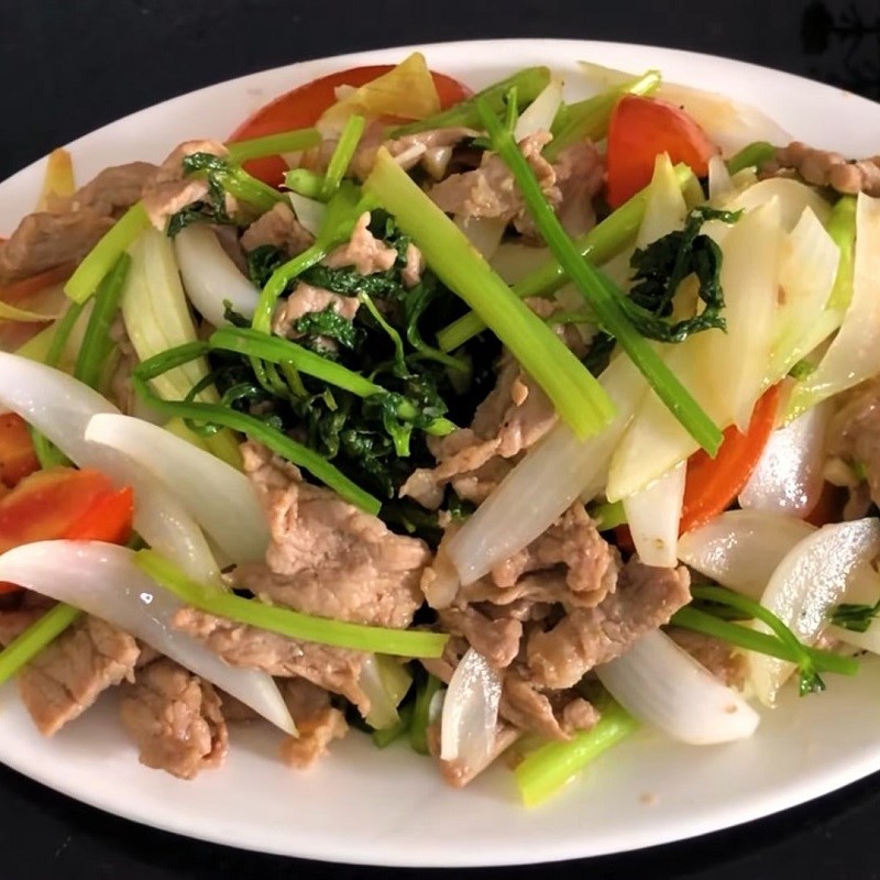 Bước 4 Thành phẩm Thịt bò xào hành cần tây