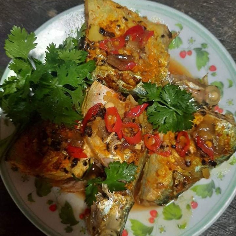 Bước 3 Thành phẩm Cá bạc má kho tỏi ớt với bột nghệ