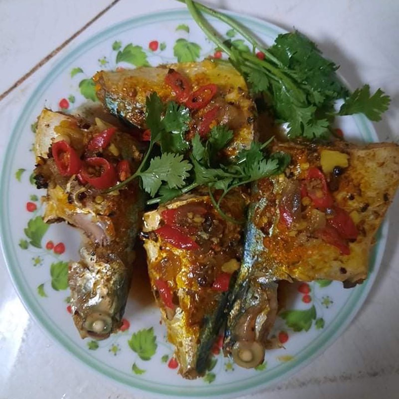 Bước 3 Thành phẩm Cá bạc má kho tỏi ớt với bột nghệ