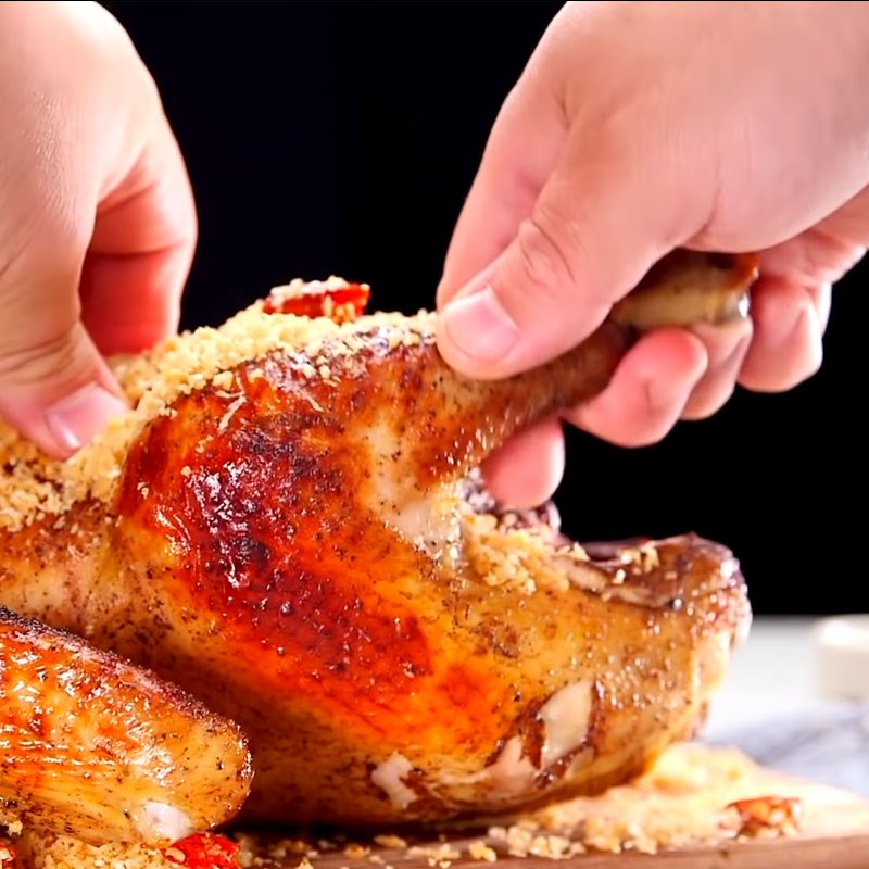 Bước 5 Thành phẩm Gà nướng nguyên con phủ tỏi mè