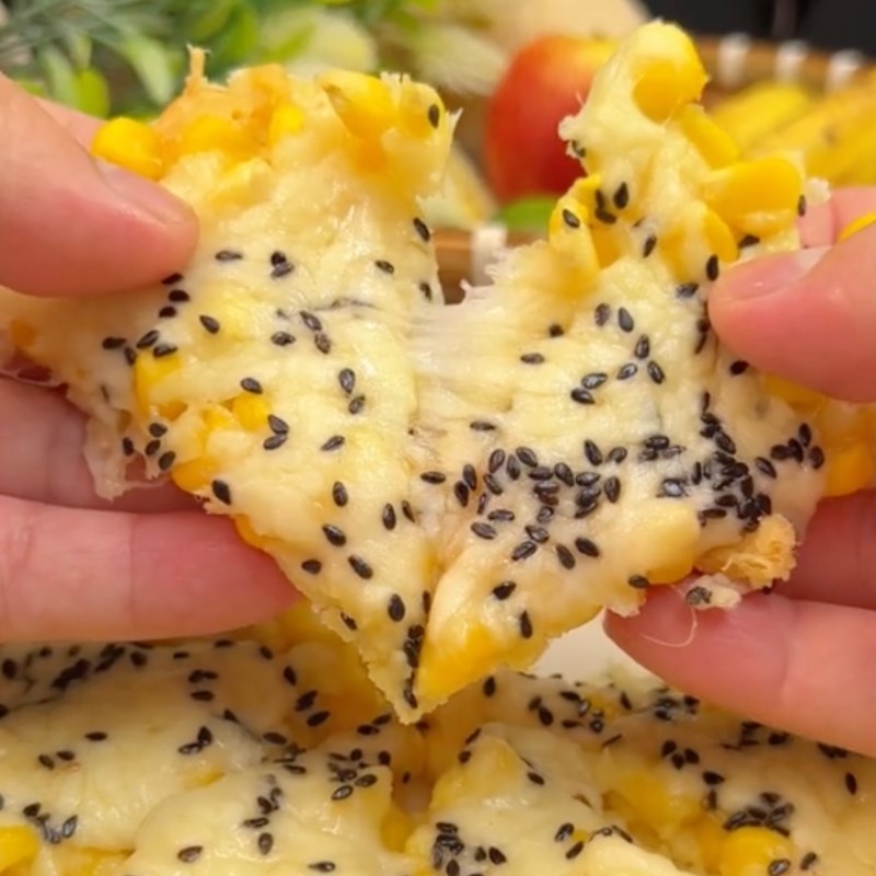 Bước 4 Thành phẩm Pizza bắp phô mai (Công thức từ kênh tiktok Cách Nấu Ngon cùng Cách Nấu Ngon)