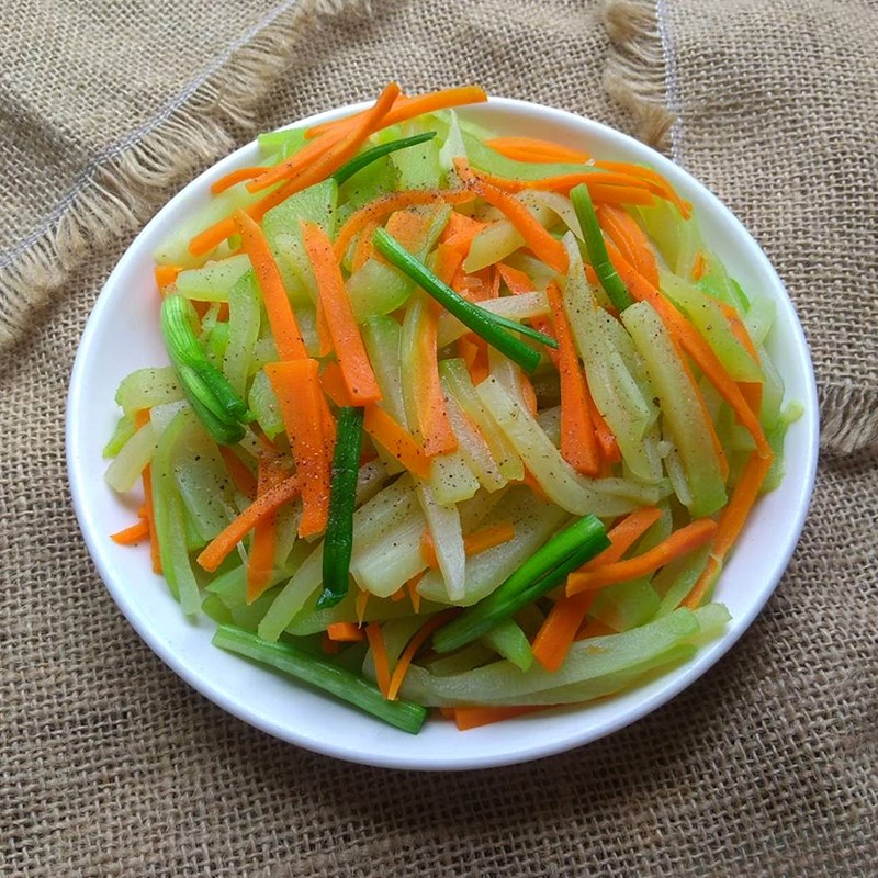 Bước 3 Thành phẩm Su su xào cà rốt