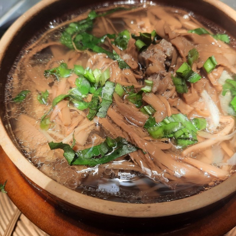Bước 3 Thành phẩm Canh măng khô nấu xương