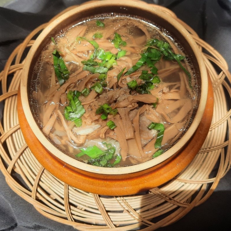 Bước 3 Thành phẩm Canh măng khô nấu xương