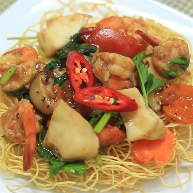 Bước 7 Thành phẩm Mì xào giòn hải sản
