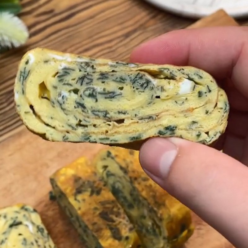 Bước 4 Thành phẩm Trứng chiên lá mơ (Công thức được chia sẻ từ TikTok Cách Nấu Ngon cùng Cách Nấu Ngon)