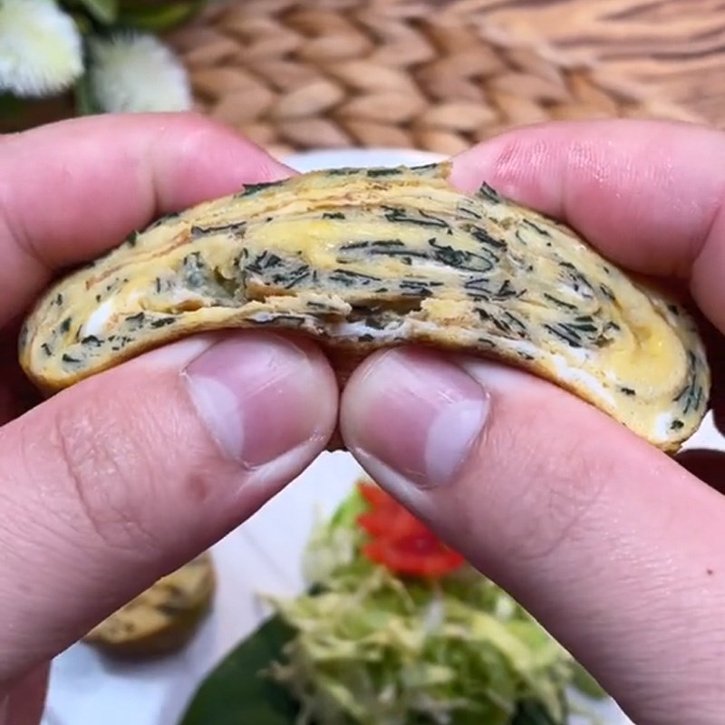 Bước 4 Thành phẩm Trứng chiên lá mơ (Công thức được chia sẻ từ TikTok Cách Nấu Ngon cùng Cách Nấu Ngon)
