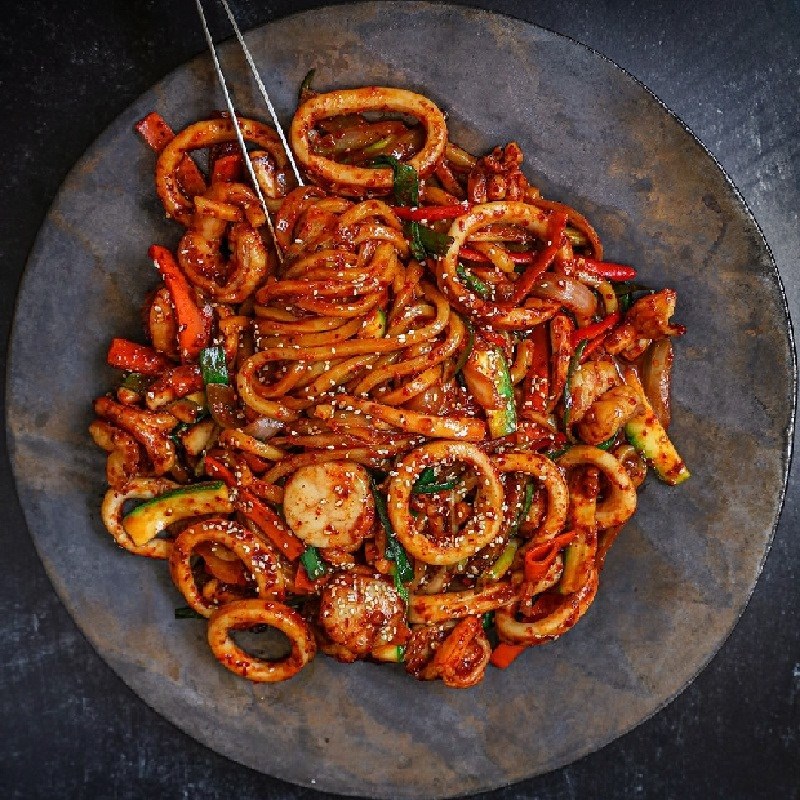 Bước 9 Thành phẩm Mì udon xào hải sản