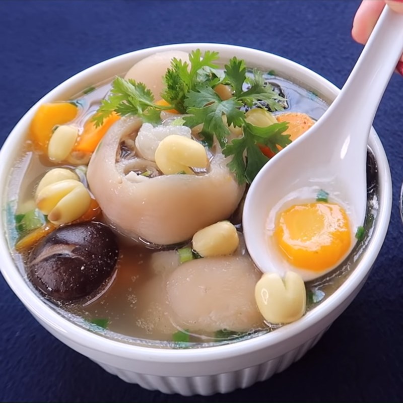 Bước 4 Thành phẩm Chân giò hầm hạt sen