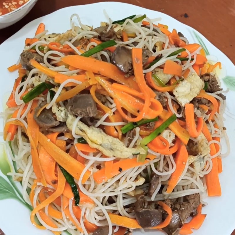 Bước 6 Thành phẩm Bún gạo xào lòng gà