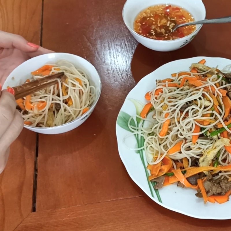 Bước 6 Thành phẩm Bún gạo xào lòng gà
