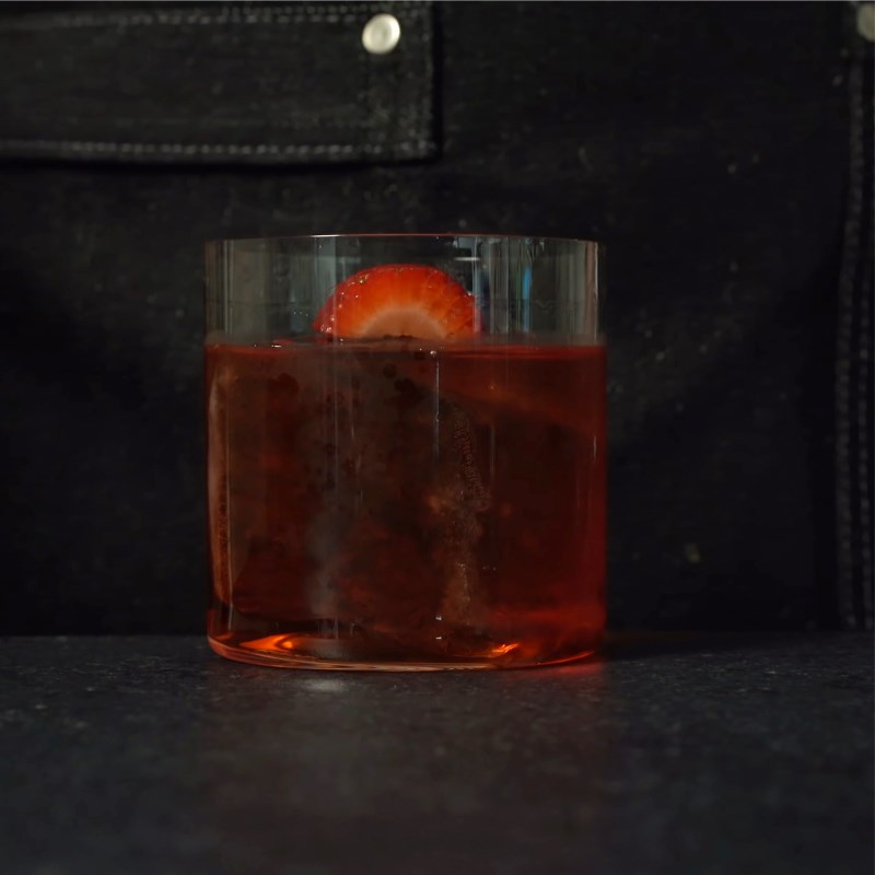 Bước 3 Thành phẩm Cocktail dâu tây Negroni