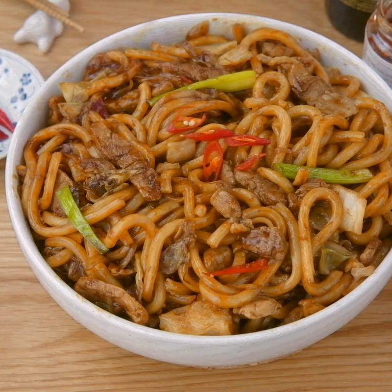 Bước 7 Thành phẩm Mì udon xào thịt heo