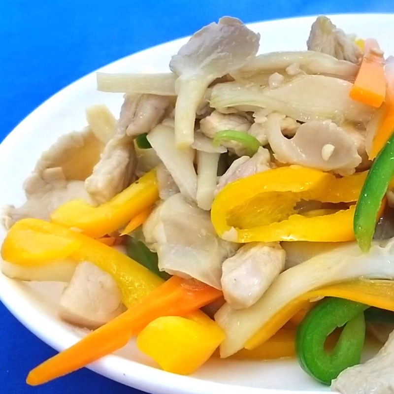 Bước 4 Thành phẩm Ức gà xào nấm bào ngư ớt chuông