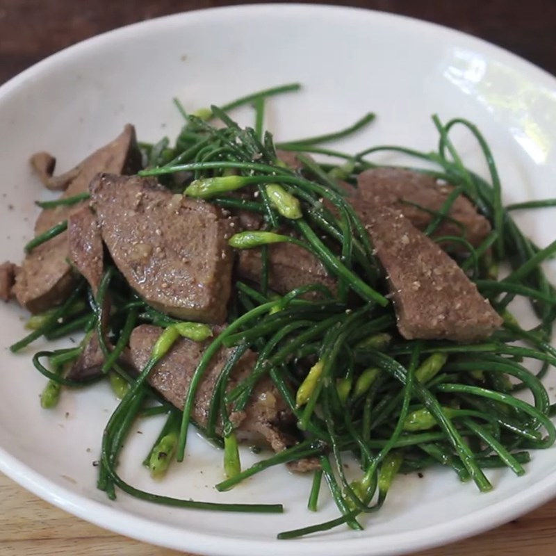 Bước 6 Thành phẩm Bông hẹ xào gan heo
