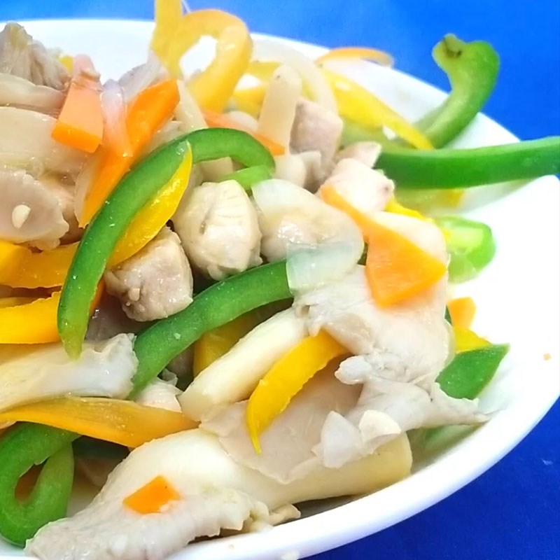 Bước 4 Thành phẩm Ức gà xào nấm bào ngư ớt chuông