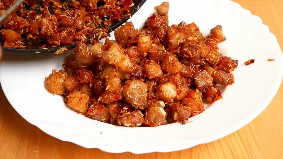 Thịt ba rọi rim sả ớt