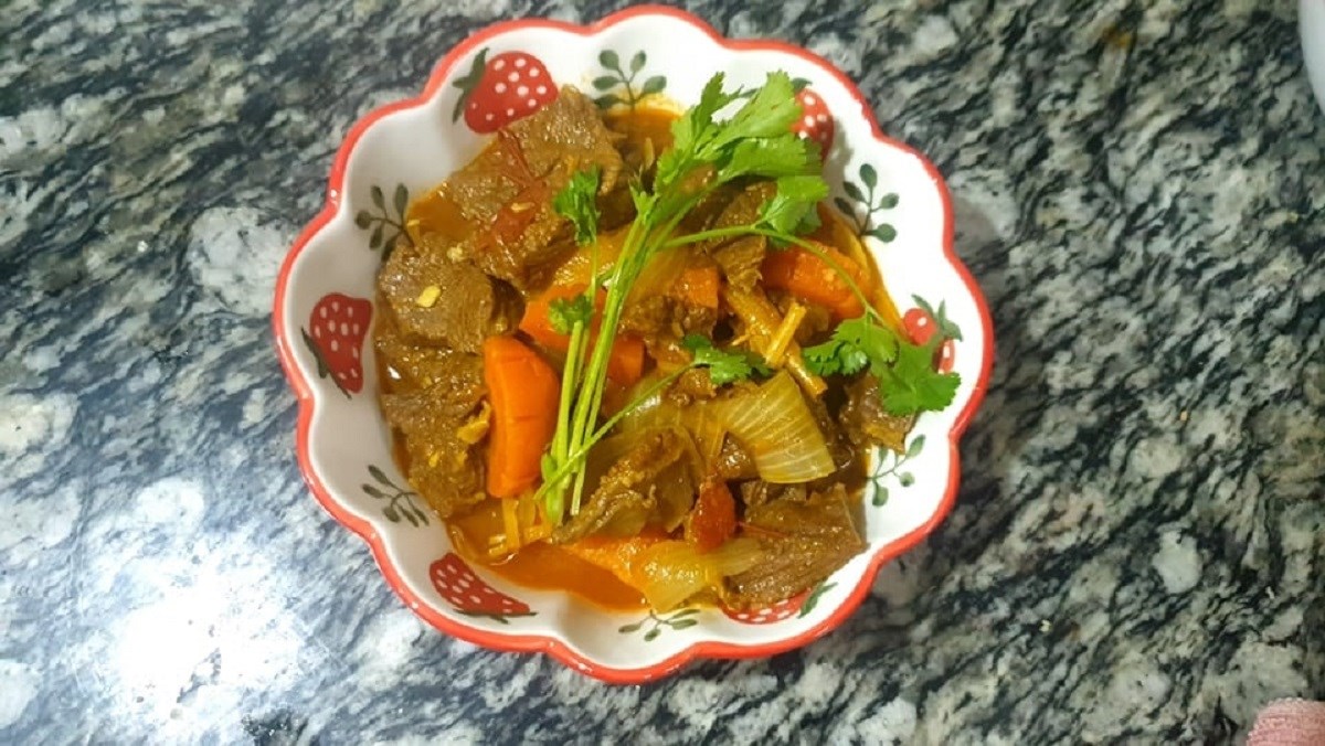 Thịt bò kho cà rốt với nước dừa