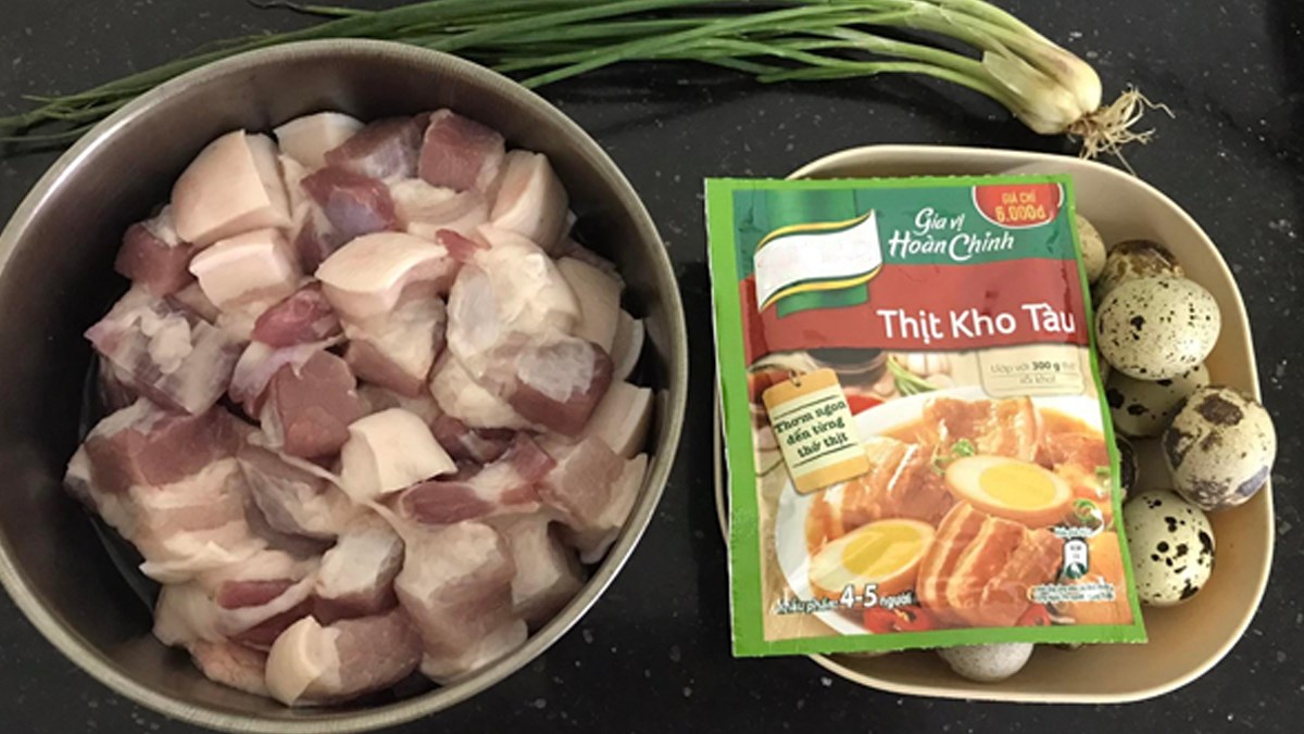 Nguyên liệu món ăn thịt kho tàu trứng cút