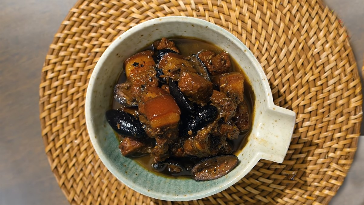Thịt kho trám đen