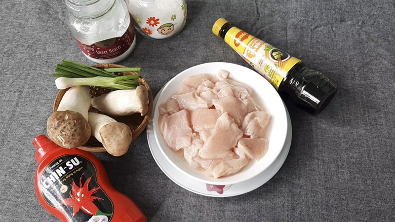 Nguyên liệu món ăn 3 cách làm ức gà xào nấm