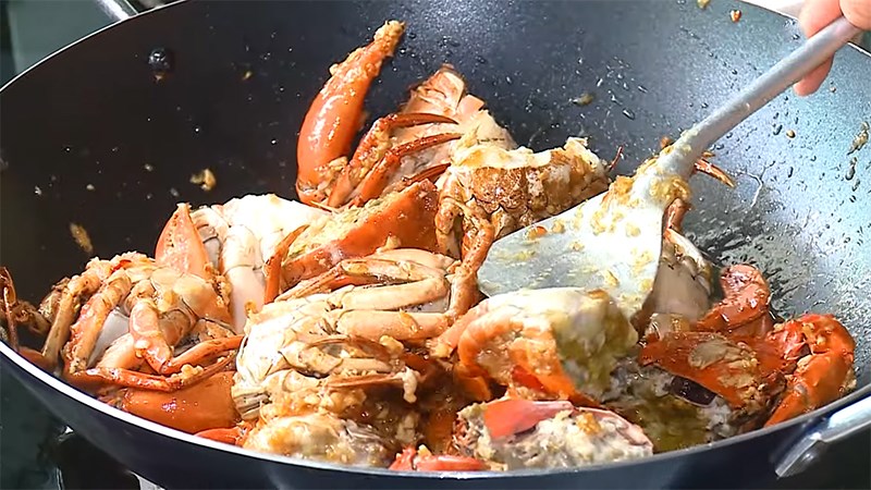 Cua xào bơ tỏi