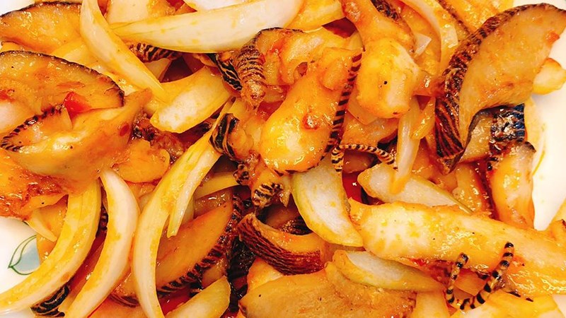 Ốc giác xào bơ tỏi