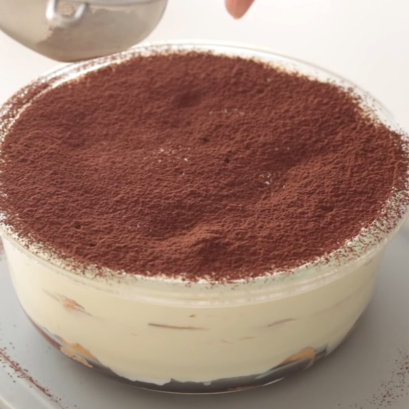 Bước 7 Trang trí Bánh tiramisu dâu tây