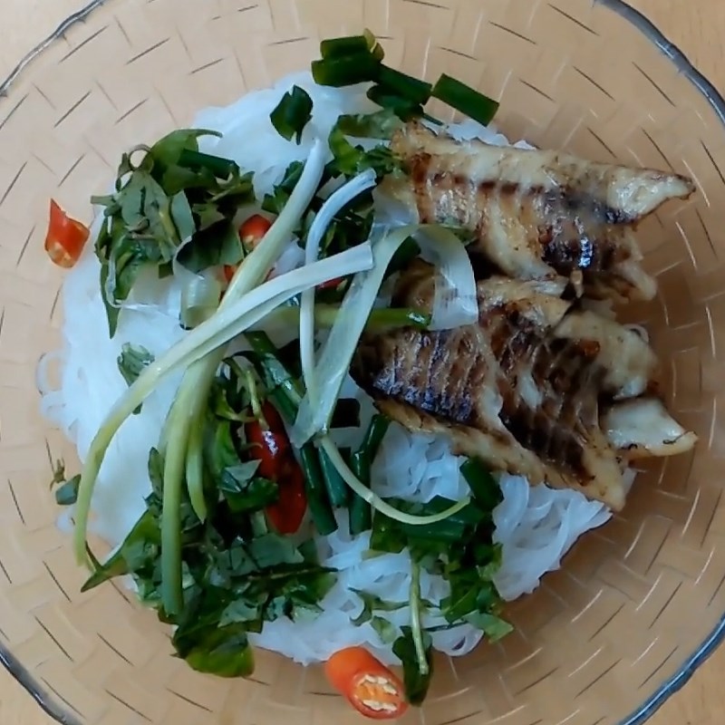 Bước 4 Trình bày Canh cá Quỳnh Côi - canh cá rô Thái Bình