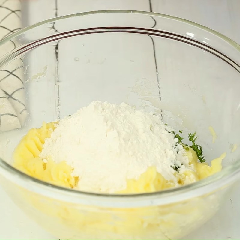 Bước 3 Trộn bột bánh Bánh khoai tây chiên phồng