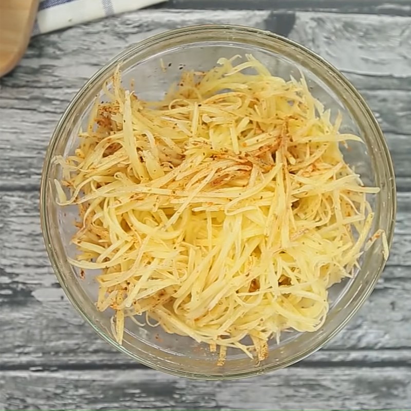 Bước 2 Trộn gia vị khoai tây Bánh khoai tây chiên cay