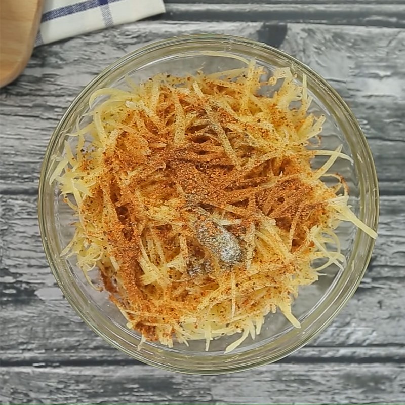Bước 2 Trộn gia vị khoai tây Bánh khoai tây chiên cay