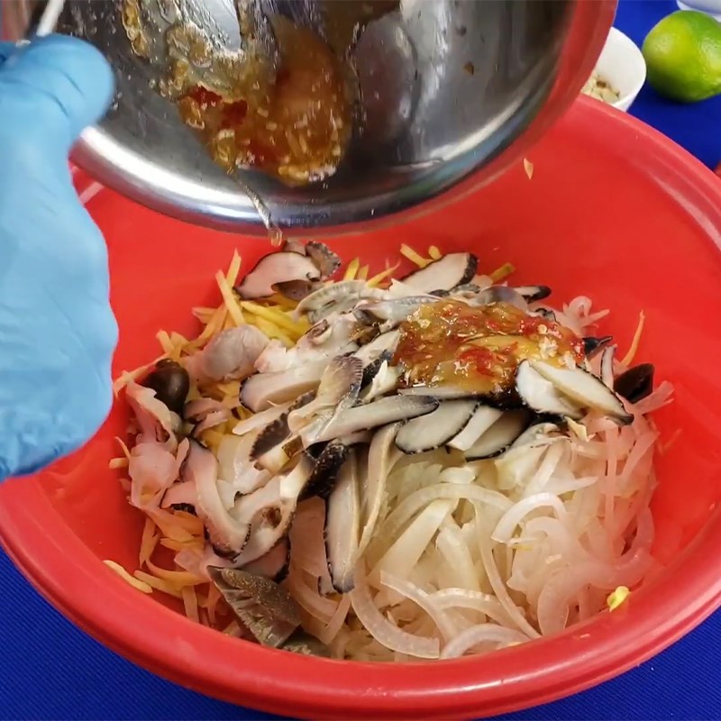 Bước 4 Trộn gỏi Gỏi xoài ốc giác