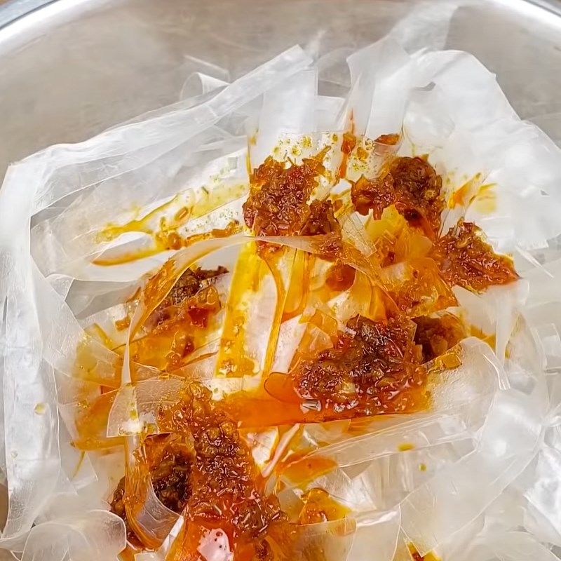 Bước 2 Trộn bánh tráng Bánh tráng sa tế Long An