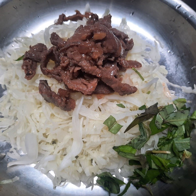 Bước 3 Trộn bắp cải với thịt bò Thịt bò trộn bắp cải