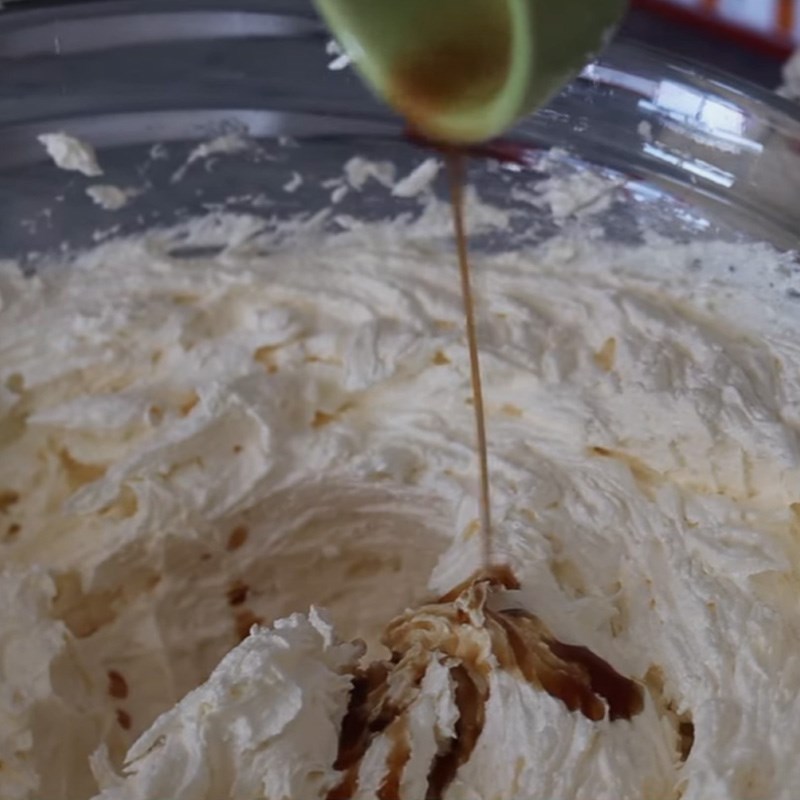 Bước 3 Trộn bơ đường Bánh Langminton đỏ